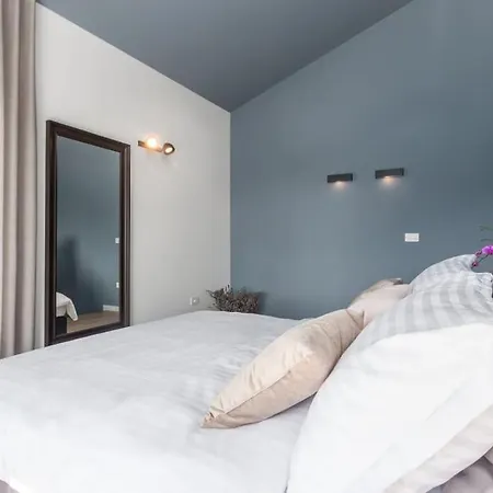 Marcante - Designer, Romantic Pool View Apartment *