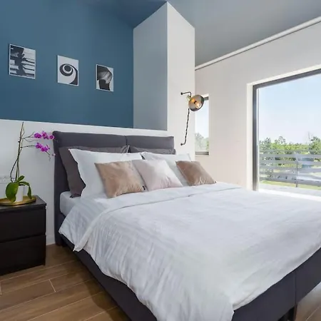 Marcante - Designer, Romantic Pool View Apartman Poreč