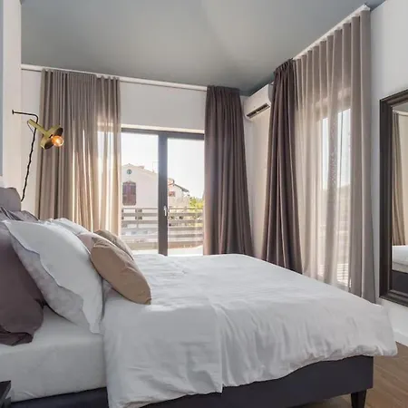 Marcante - Designer, Romantic Pool View Apartment
