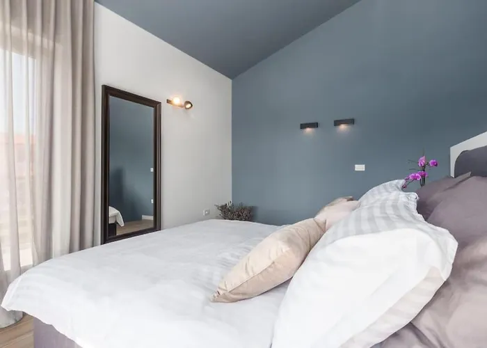 Marcante - Designer, Romantic Pool View Apartament *