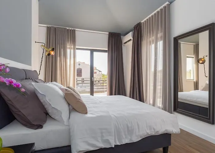 Marcante - Designer, Romantic Pool View Appartement